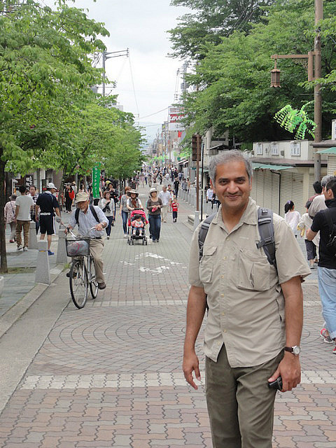 Nara pedestrian walkway leading to Nara park