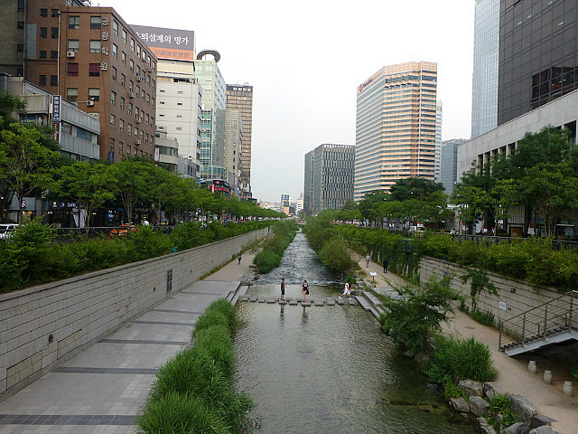 Cheunggyecheon Stream (Canal)