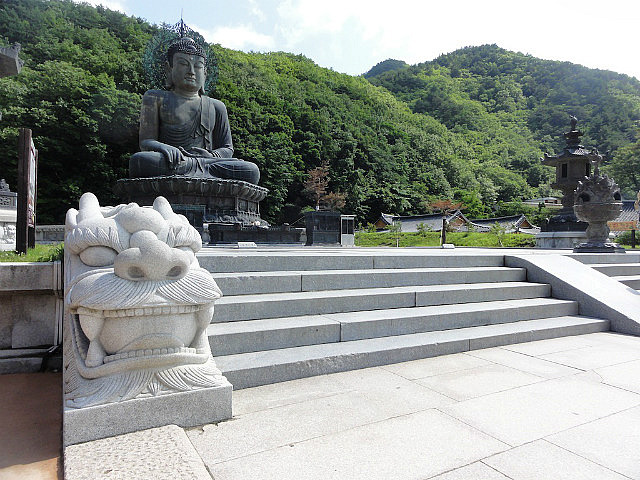 Buddha of Sinheungsa Temple