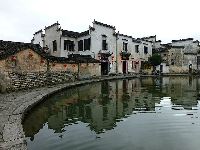 Hongcun Village - Moon Fen (crescent shaped pond)