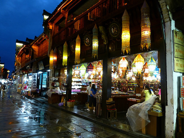Tunxi LoaJie (Old Street) - lantern store