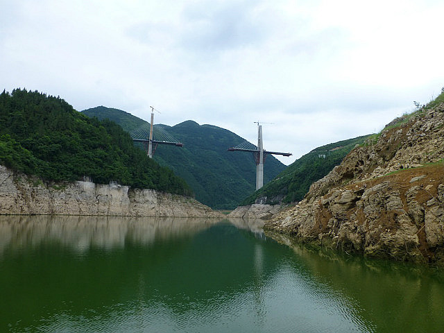 Bridge under construction over Shennong Stream