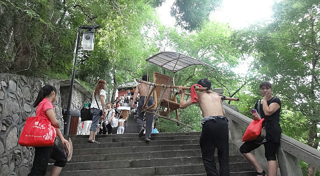 Sedan chair carriers at White Emperor City