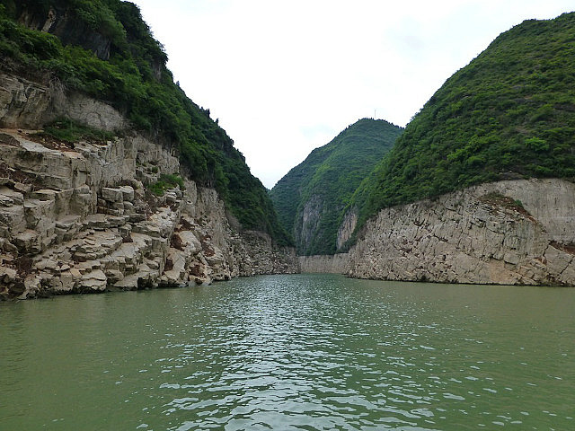 The picturesque Shennong Stream