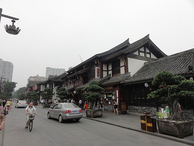 Street outside Wenshou Temple