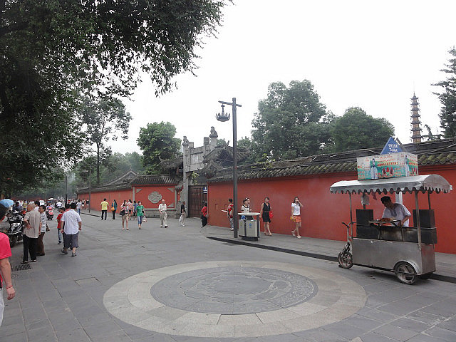 Street outside Wenshou Temple
