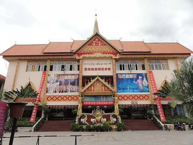 Architecture heavily influenced by its neighbors
