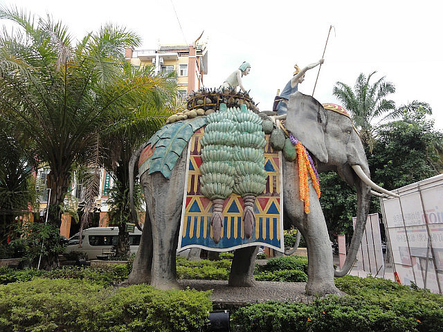 Elephants everywhere