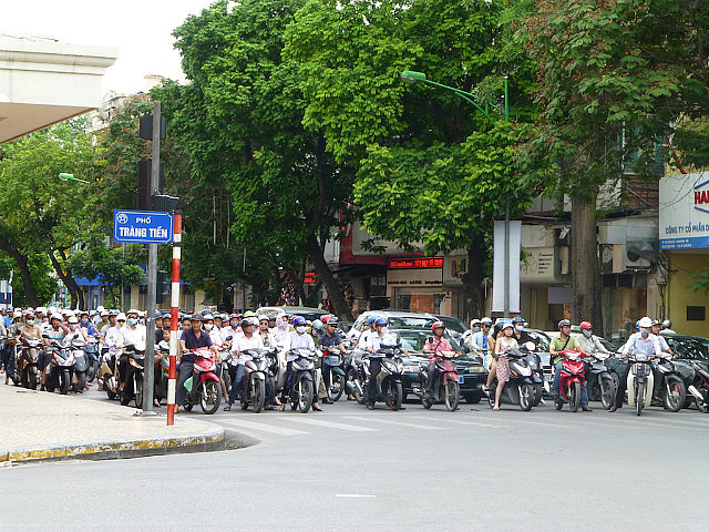 A new swarm developing at the street intersection
