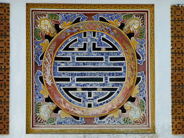 Typical design pattern, Thai Hoa Palace 