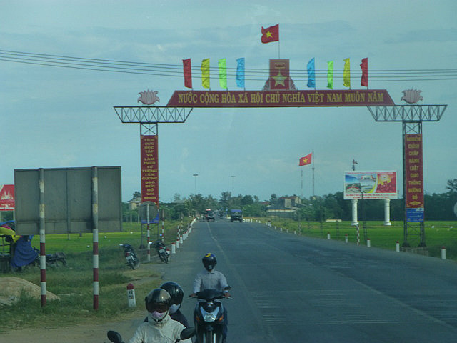 Display marking the former border on the Hwy 1A