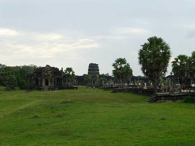 Angkor Wat - causeway