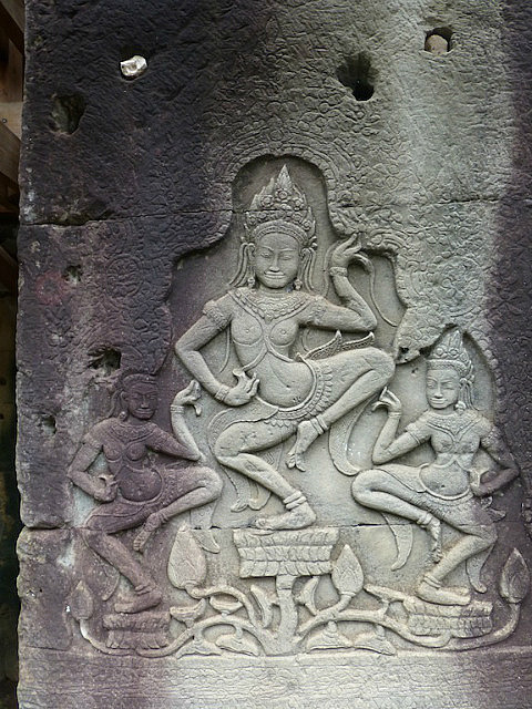 Dancing Apsara - Bayon (Angkor Thom)