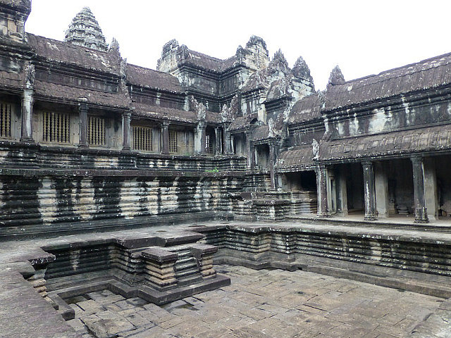Angkor Wat - courtyard of a thousand Buddhas