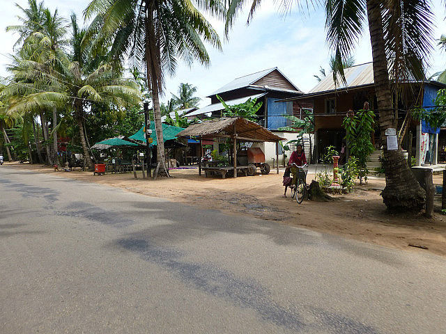 Road to Benteay Srei