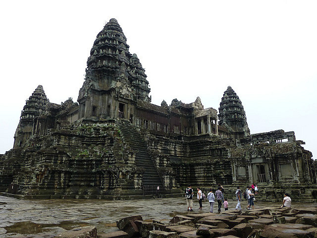 Angkor Wat - closer look at the central towers