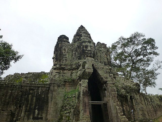 Avalokitesvara head over South gate to Angkor Thom