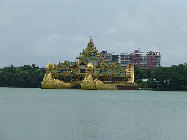 Royal barge re-creation, Kandawgi Park