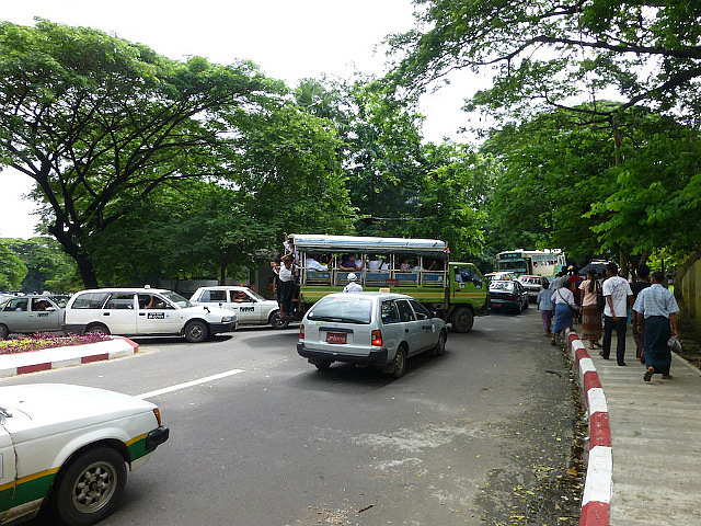 Traffic gridlock around Shwedagon pagoda