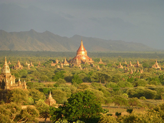 Pagoda shines in the Bagan sunset