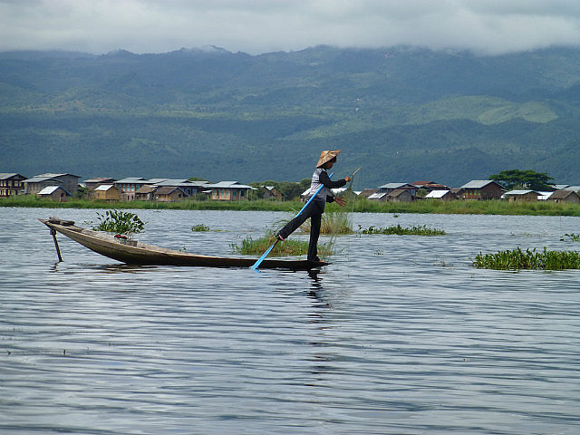 Intha leg-rowing fisherman