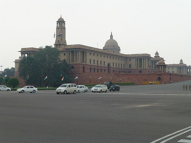 Tajik and Indian flags interspersed