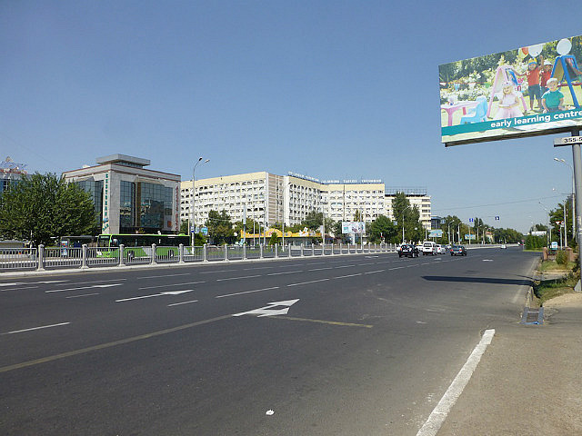 Wide boulevards - Oybek neighborhood