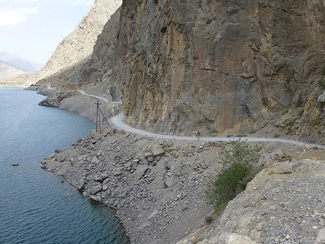 Trail winding past the sixth lake (Marguzor)