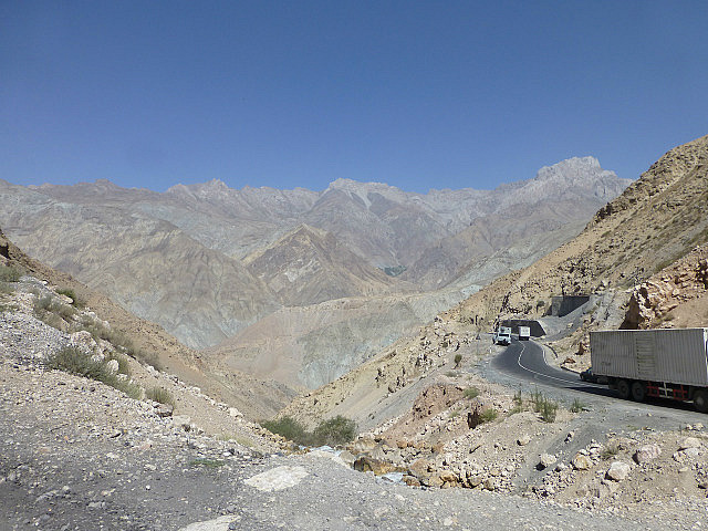 The mountainous route to Dushanbe