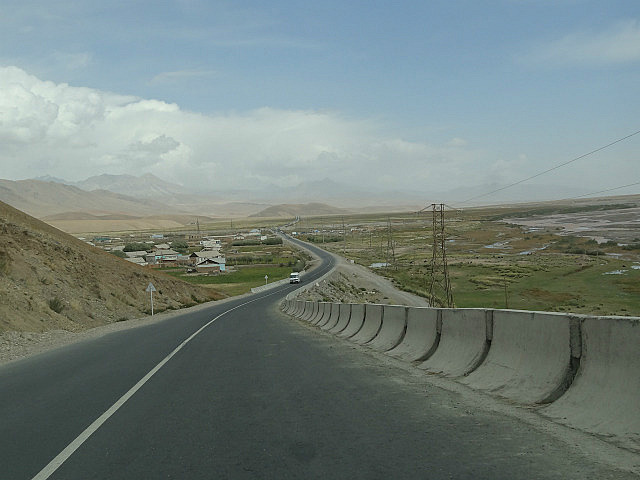 Road through Alay valley
