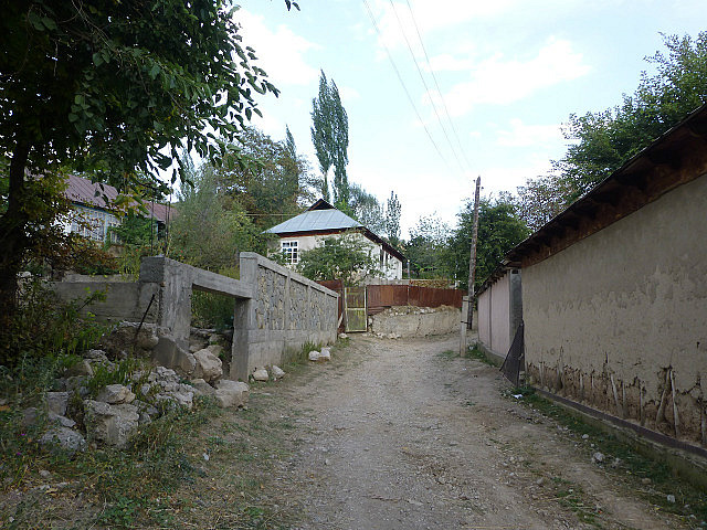 Dirt road to our homestay