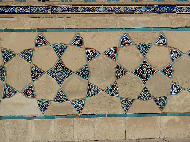 Closer look at tilework around the mausoleum walls