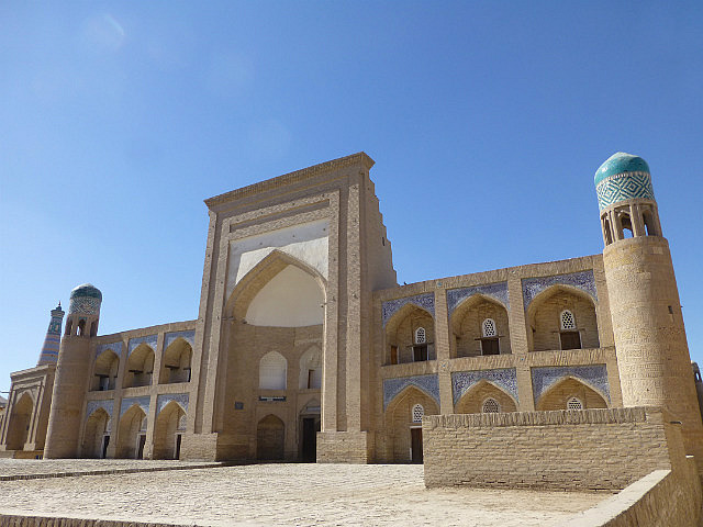 Alloquli Khan Medressa close to the East Gate 
