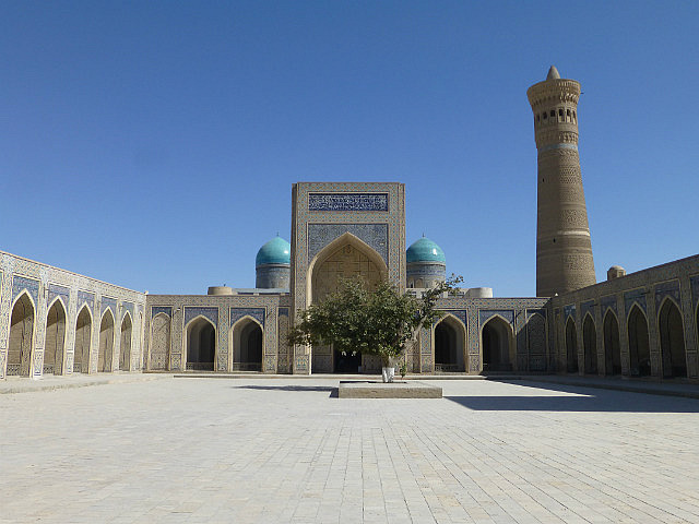 Kalon mosque interior