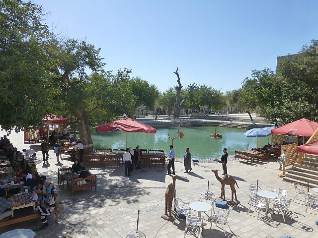 Laybi Hauz, 1620 plaza built around a pool