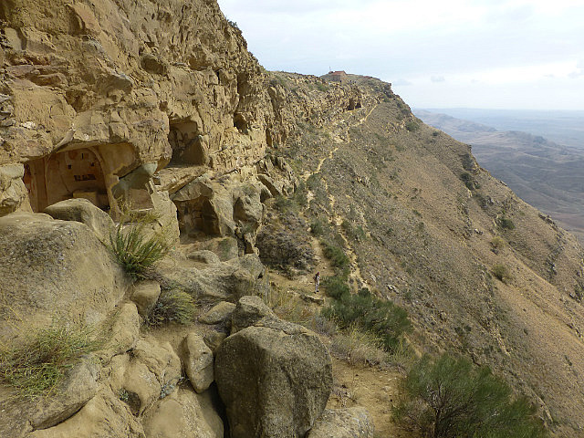 Cliff side trail to Ubadno monastery
