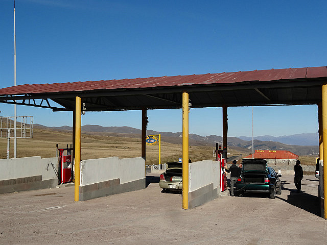 Natural gas refuelling