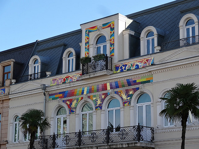 A splash of color- building around Evropas moedani