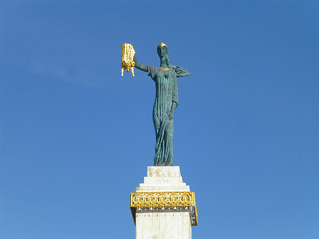 Medea statue