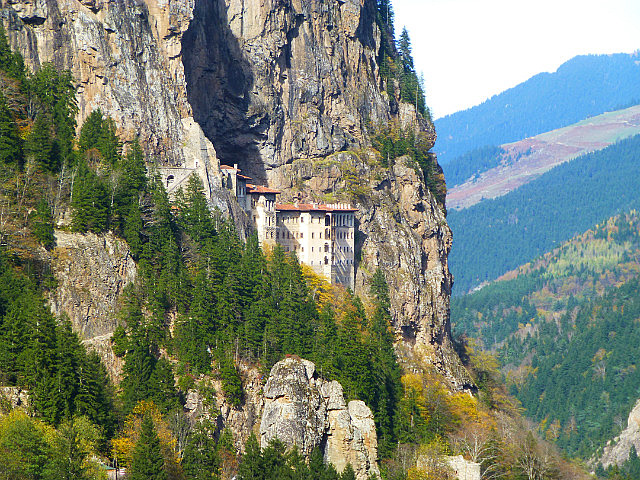 Sumela monastery setting