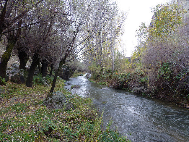 Hiking along the Melendiz river
