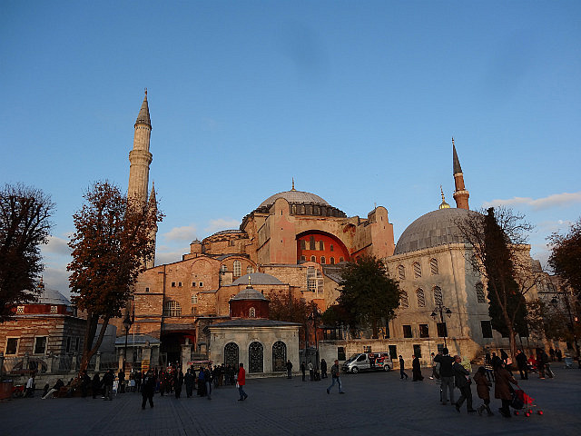 Aya Sofya glowing in the evening light