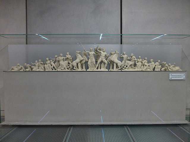 Acropolis museum - Miniature Pediment