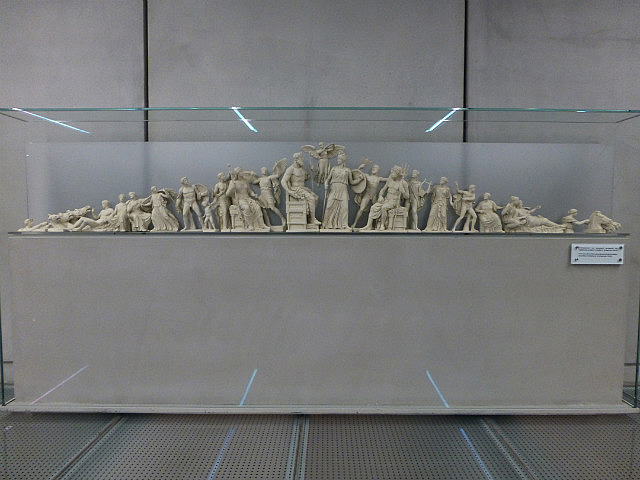 Acropolis museum - Miniature Pediment