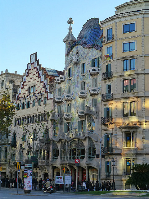 41 (Cadafalch), 43 (Gaudi), Passeig de Gracia 