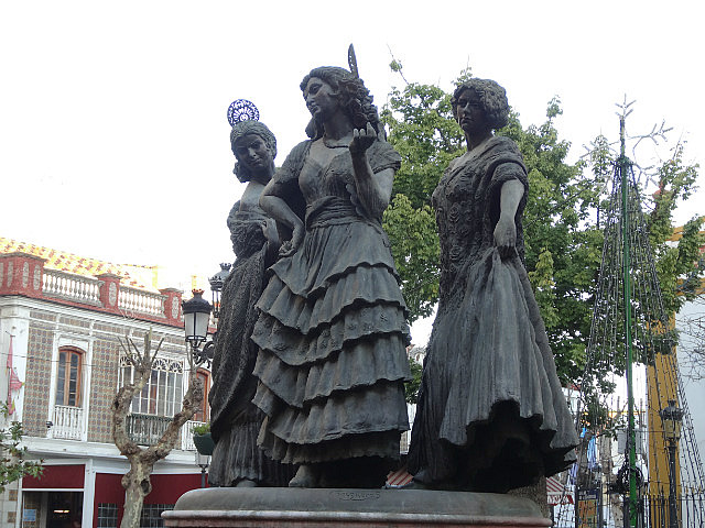 Contemporary statue in front of La Linea church