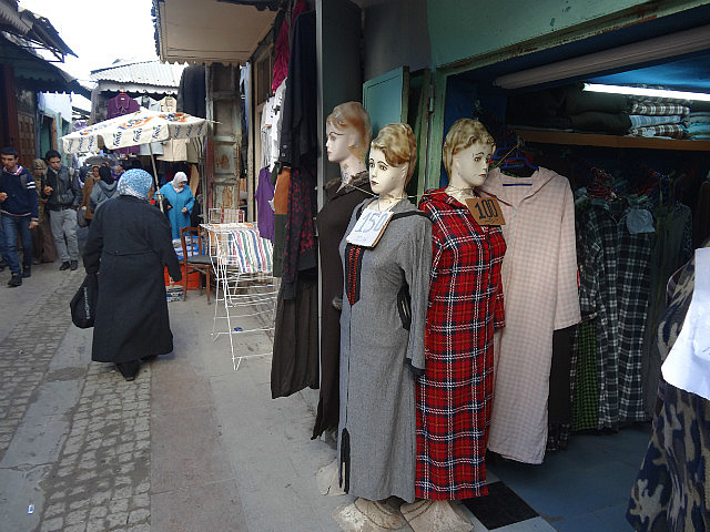 Rabat Medina - Mannequins or doomed slaves?