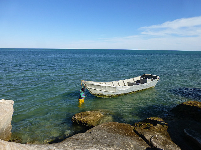 Fisherman and boat to take us to Baie d'Etoile