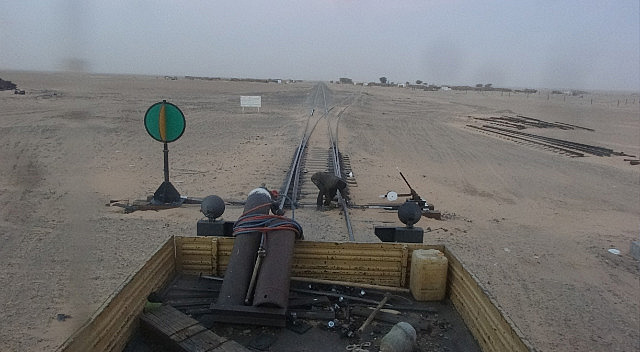 Assistant shifting rail tracks manually