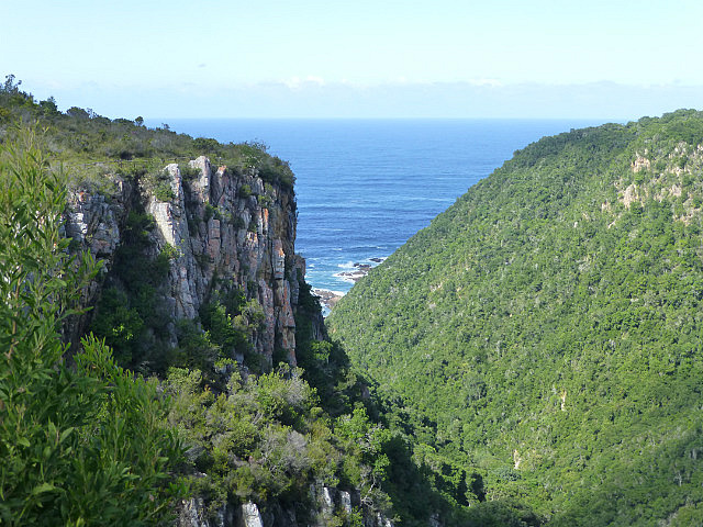 Peek at the sea from the top of the plateau